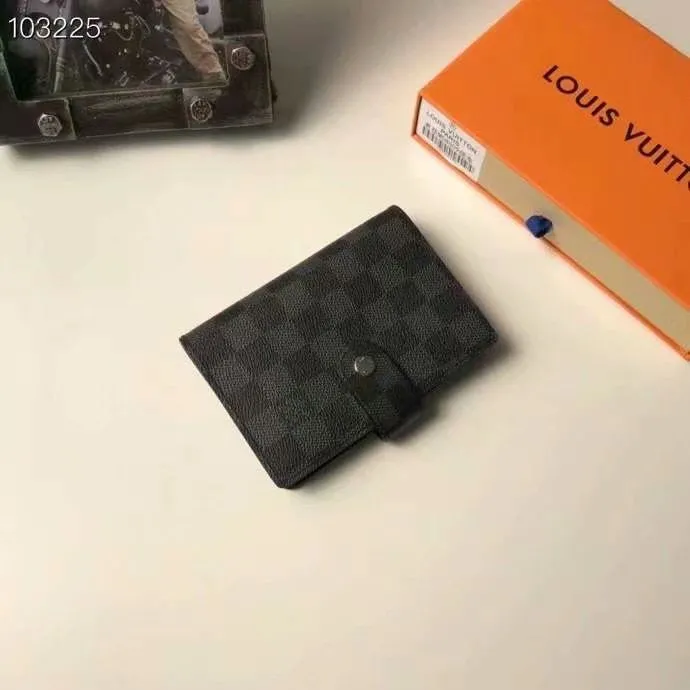 LV Wallets-620