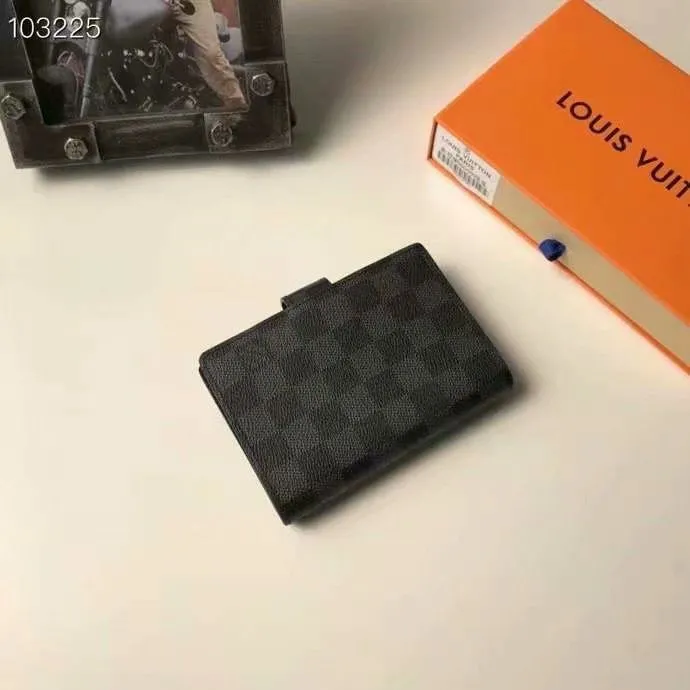 Alternative view of LV Wallets-620