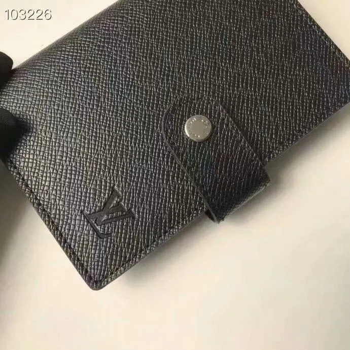 Alternative view of LV Wallets-621