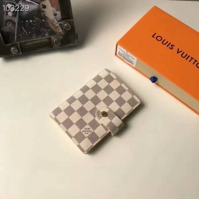 LV Wallets-622
