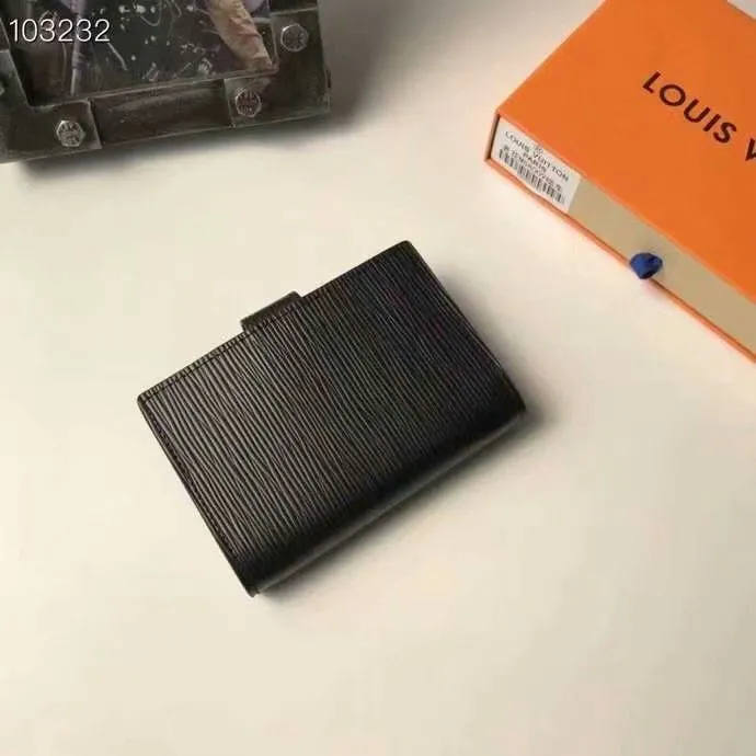 Alternative view of LV Wallets-623