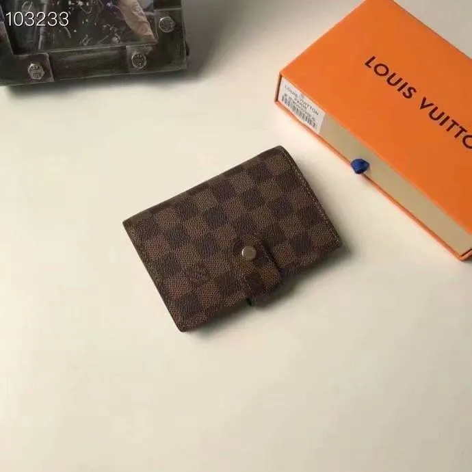 LV Wallets-624
