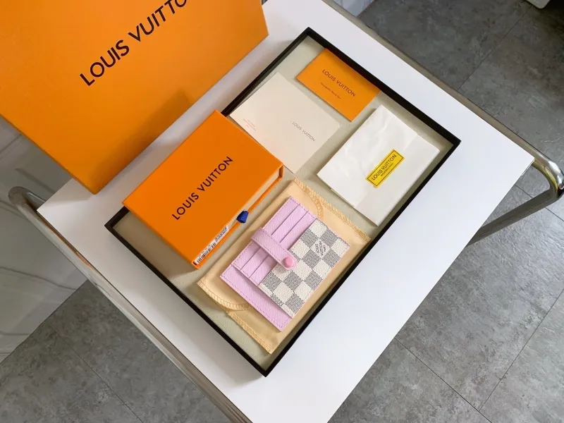 LV Wallets-627