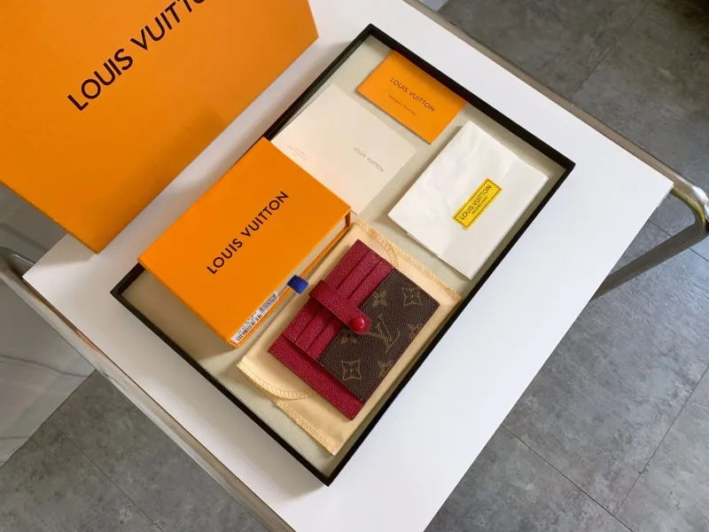 LV Wallets-628
