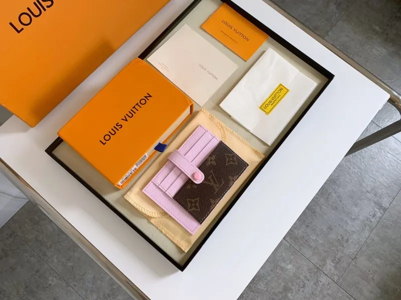 LV Wallets-631
