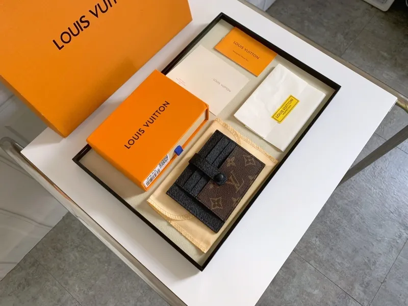 LV Wallets-632