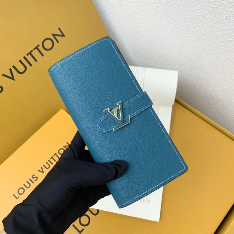 Alternative view of LV Wallets-634