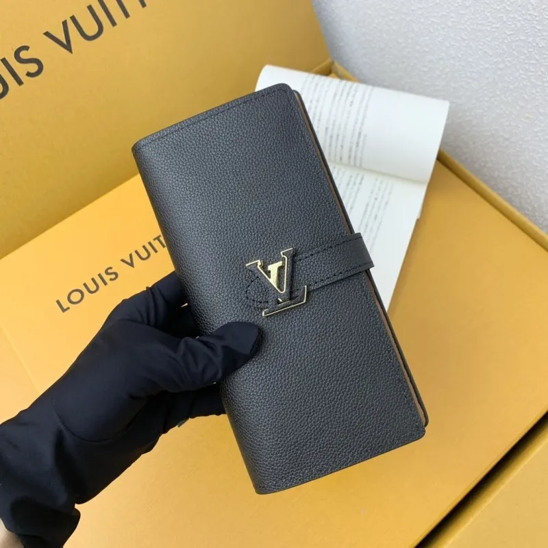 Alternative view of LV Wallets-635