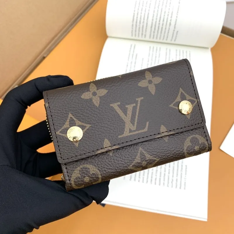 LV Wallets-637