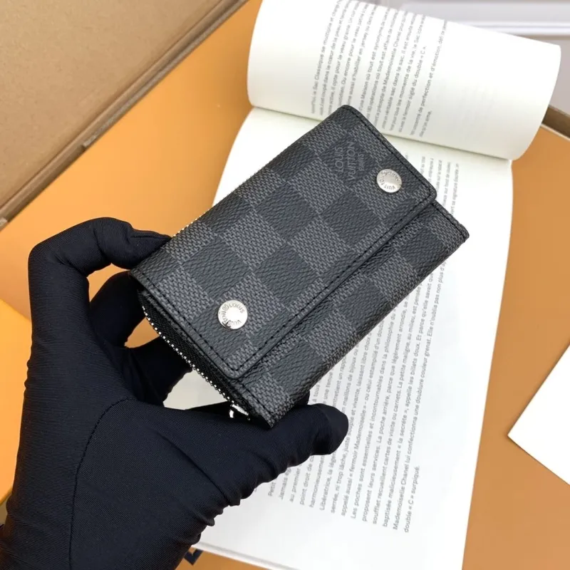 Alternative view of LV Wallets-638