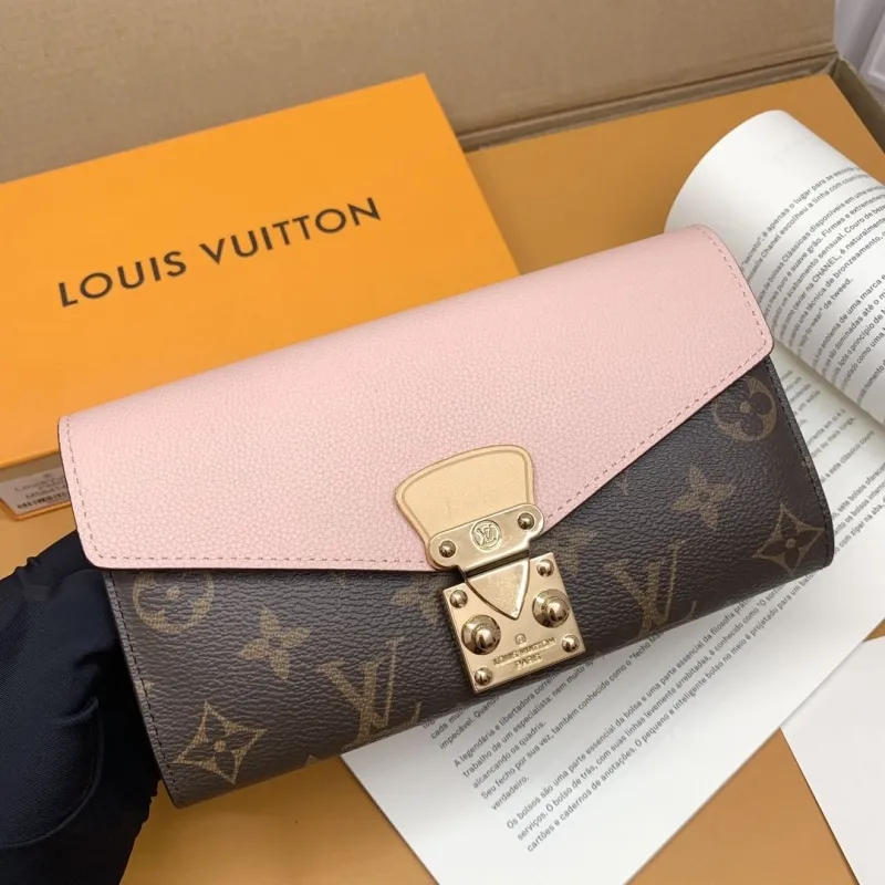 LV Wallets-641