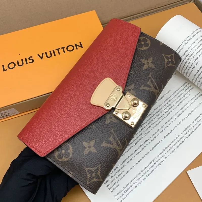 Alternative view of LV Wallets-644