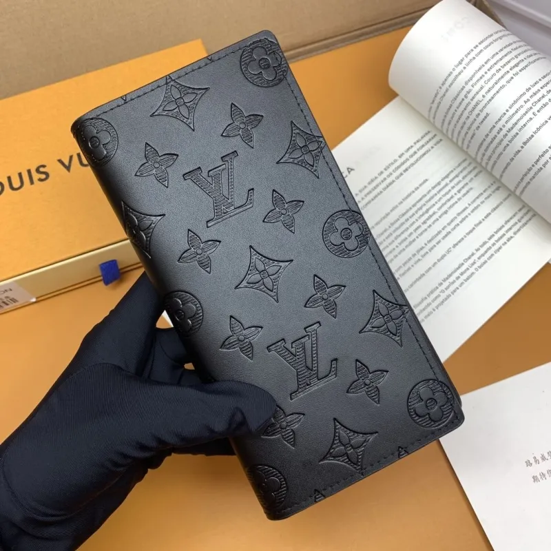 LV Wallets-648