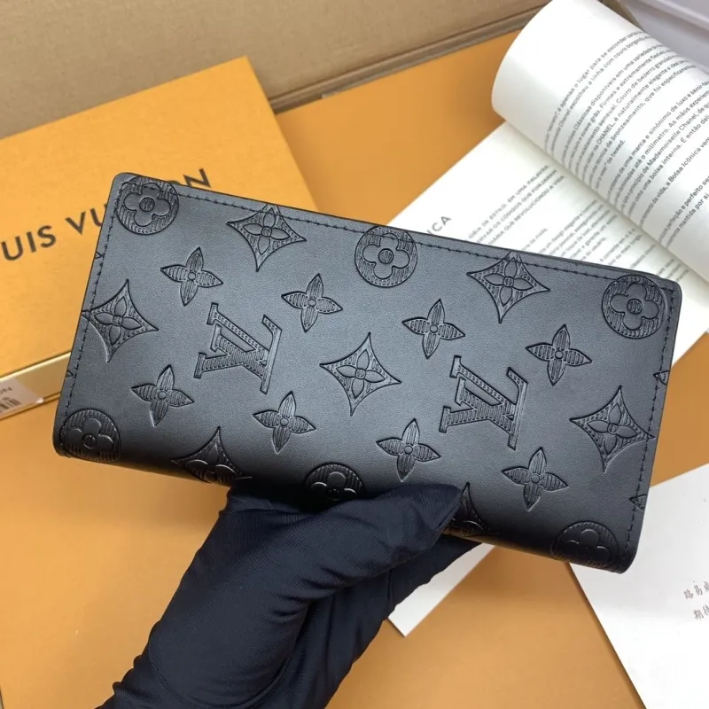 Alternative view of LV Wallets-648