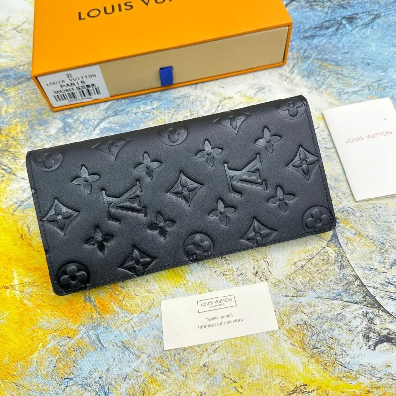 Alternative view of LV Wallets-650