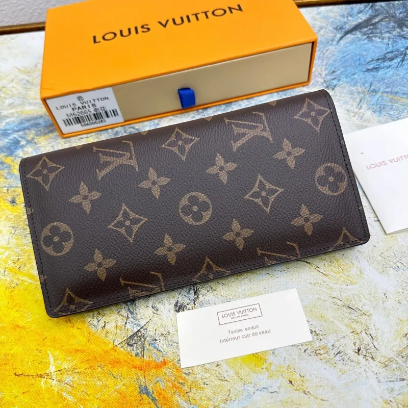 Alternative view of LV Wallets-655