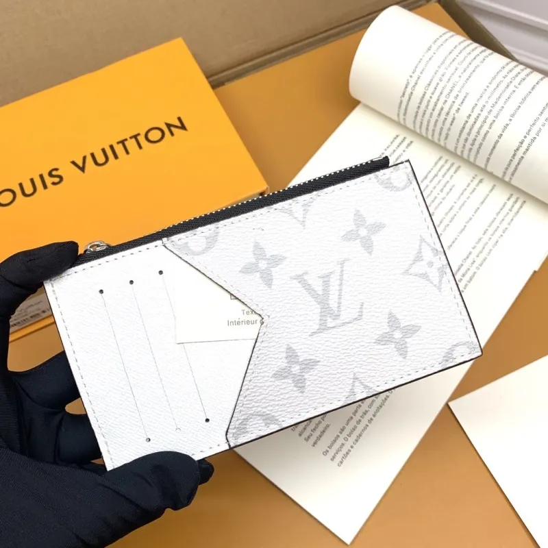 Alternative view of LV Wallets-658