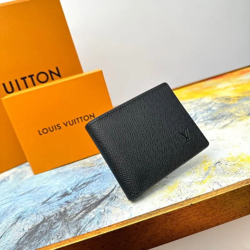 Alternative view of LV Wallets-660