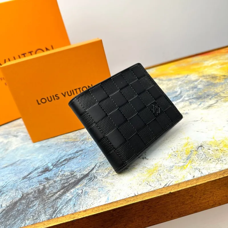 Alternative view of LV Wallets-661