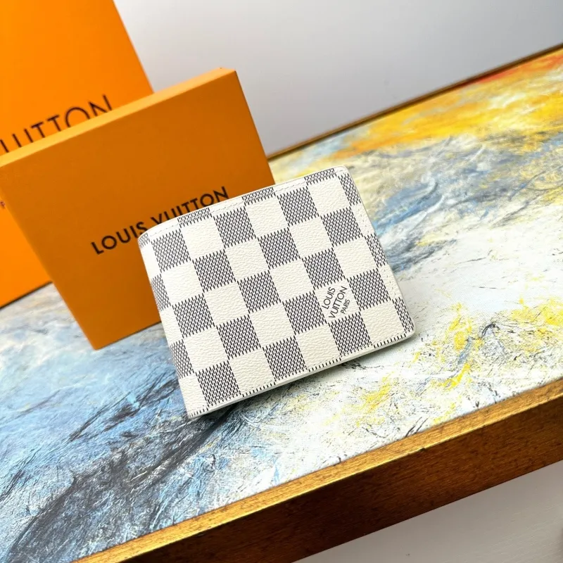 LV Wallets-664