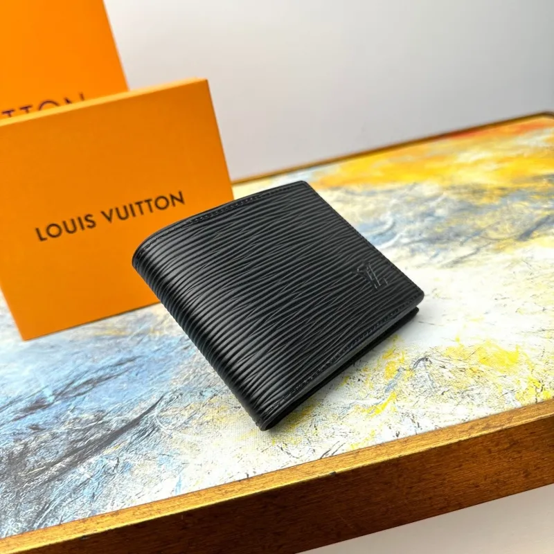 Alternative view of LV Wallets-665
