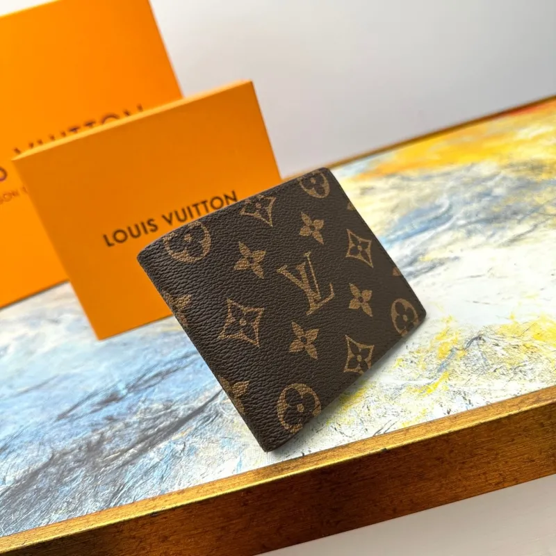 Alternative view of LV Wallets-666