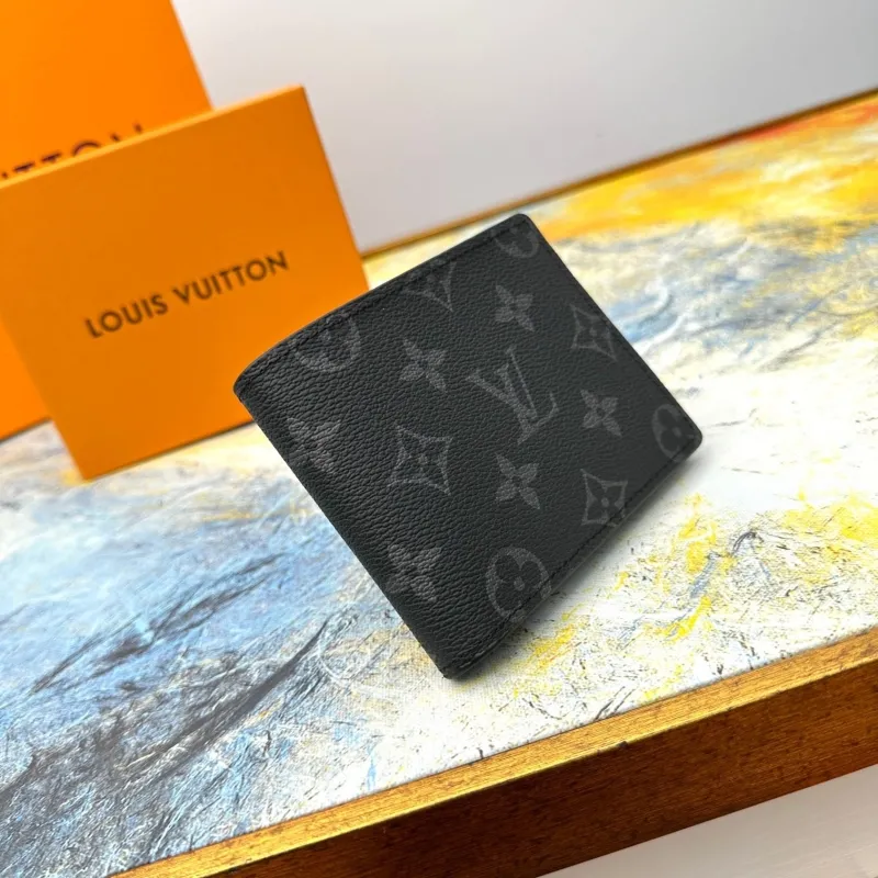 Alternative view of LV Wallets-668