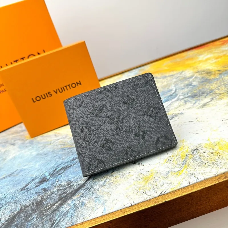 LV Wallets-669