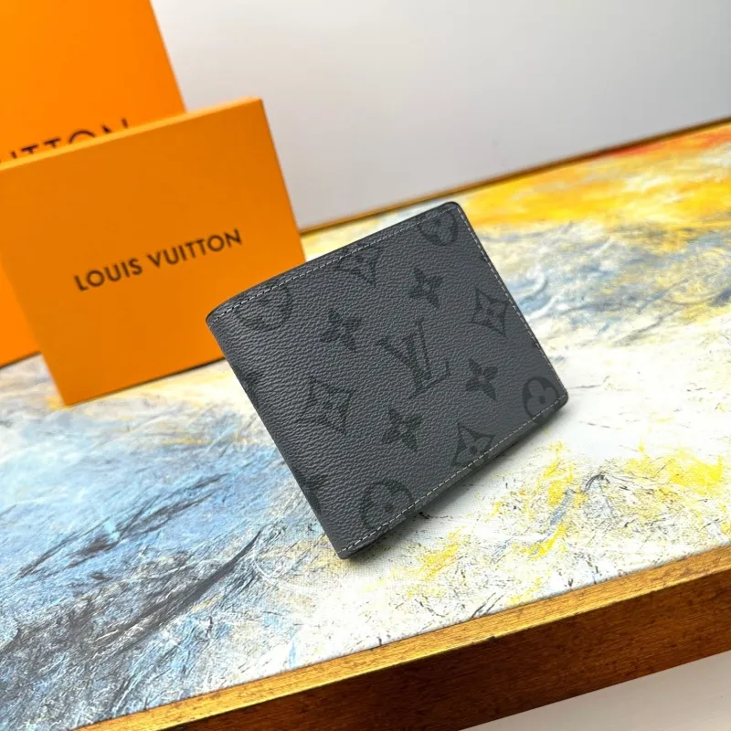 Alternative view of LV Wallets-669