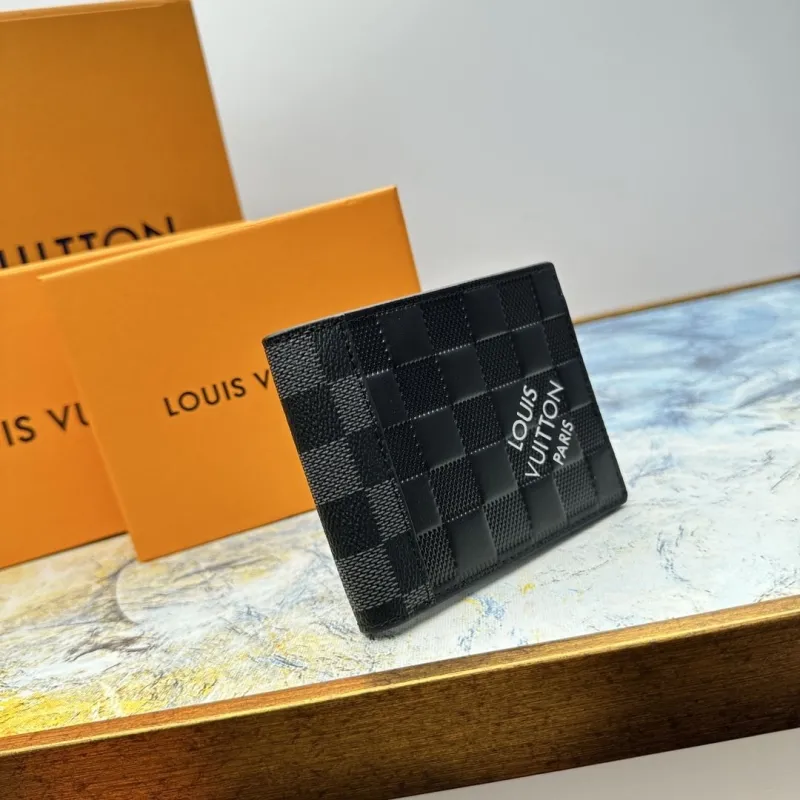 Alternative view of LV Wallets-677