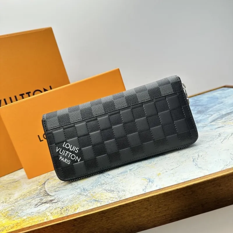 LV Wallets-679