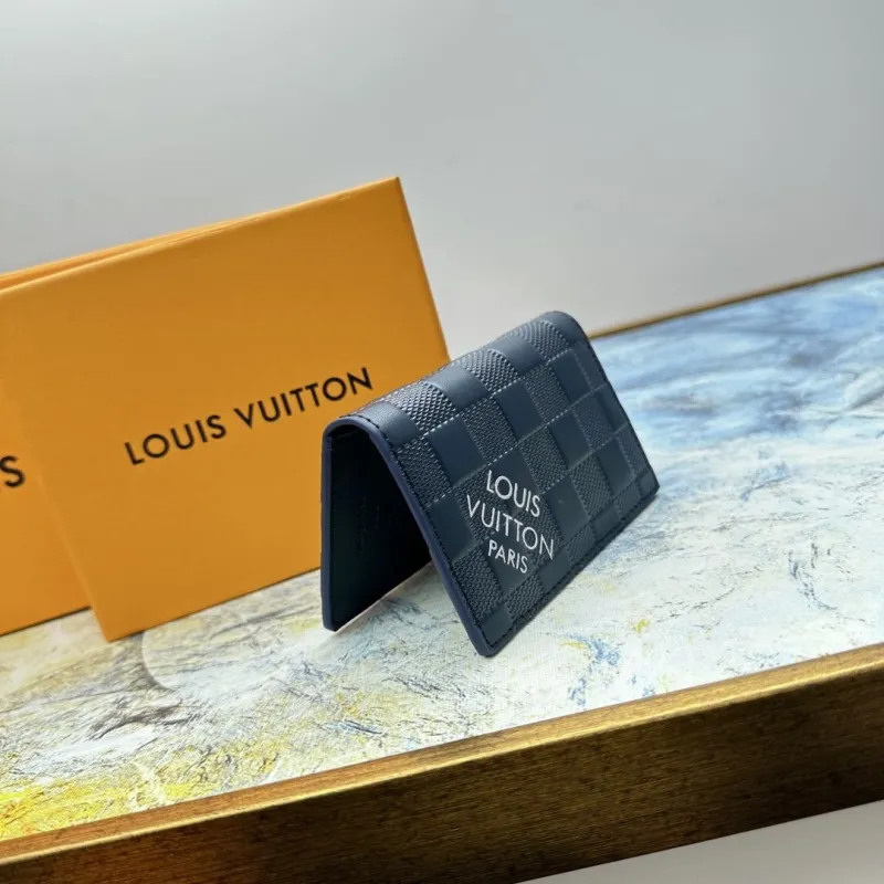 Alternative view of LV Wallets-680