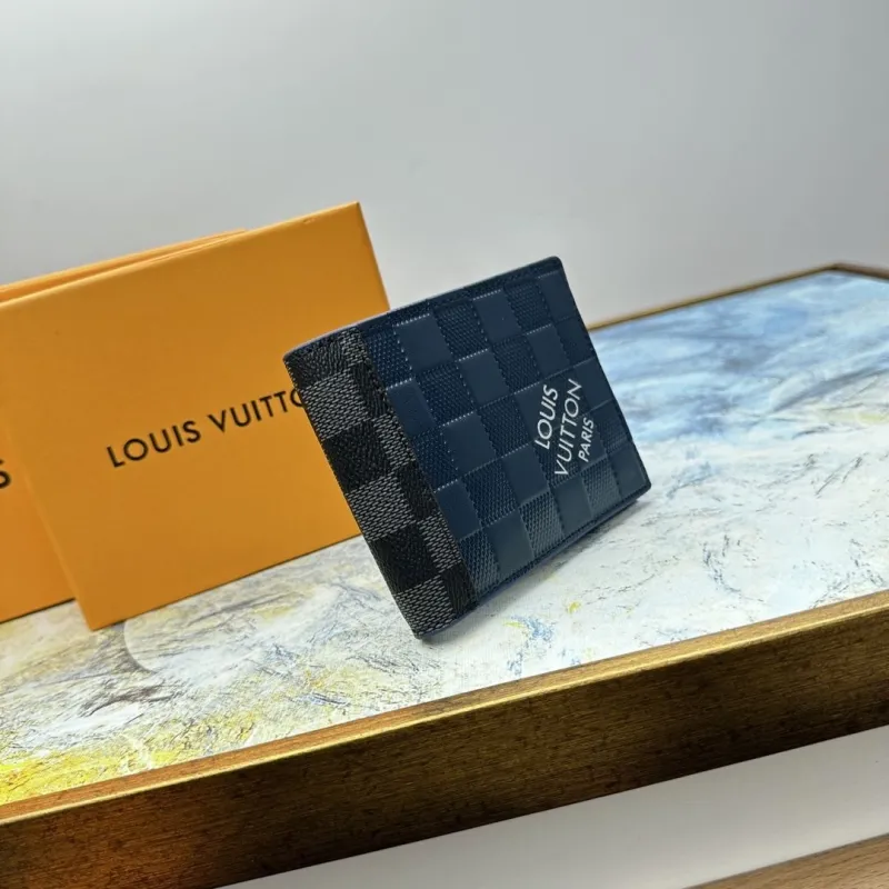 Alternative view of LV Wallets-681