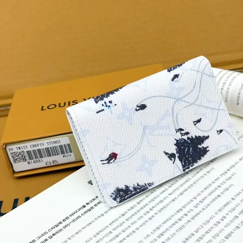 Alternative view of LV Wallets-690