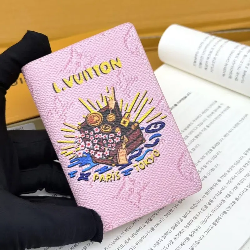 Alternative view of LV Wallets-692