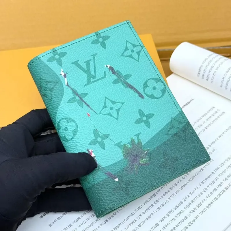 Alternative view of LV Wallets-698