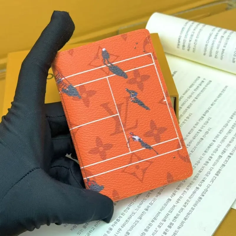 Alternative view of LV Wallets-703