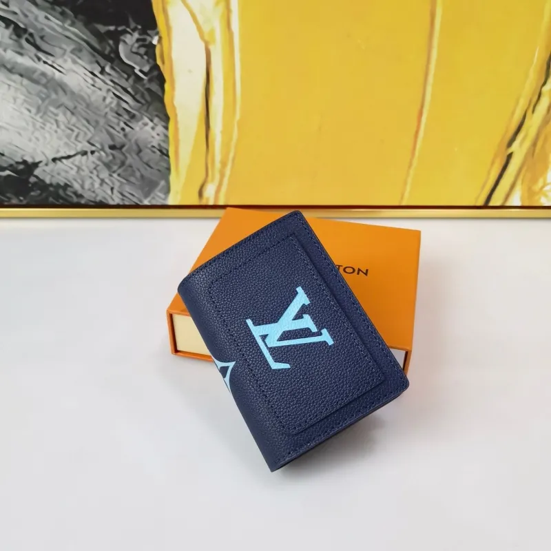 Alternative view of LV Wallets-707
