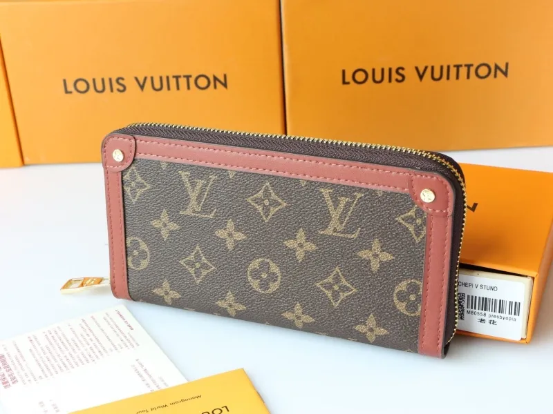 LV Wallets-708