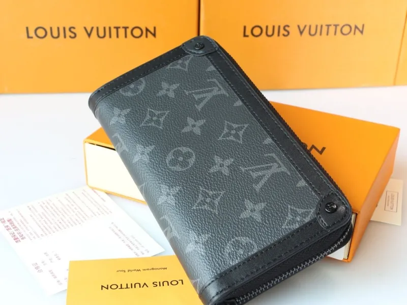 Alternative view of LV Wallets-709