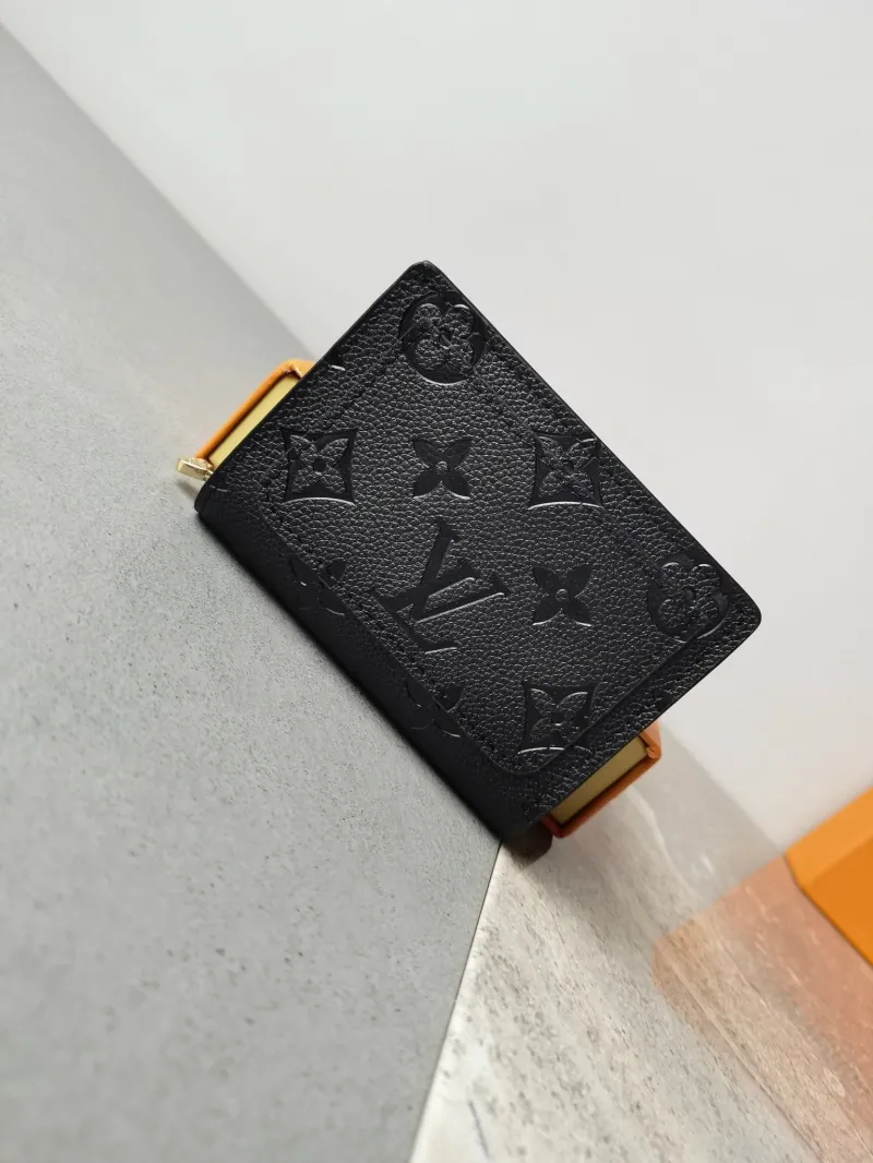 Alternative view of LV Wallets-710