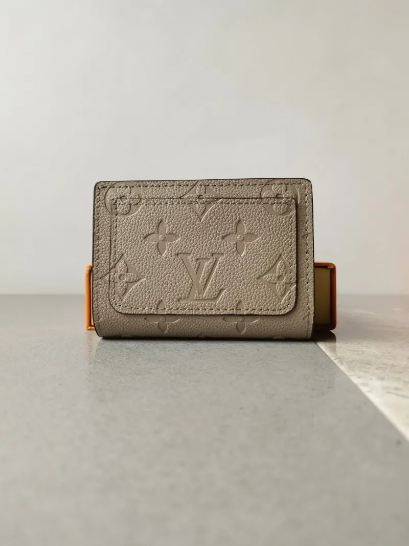 LV Wallets-711