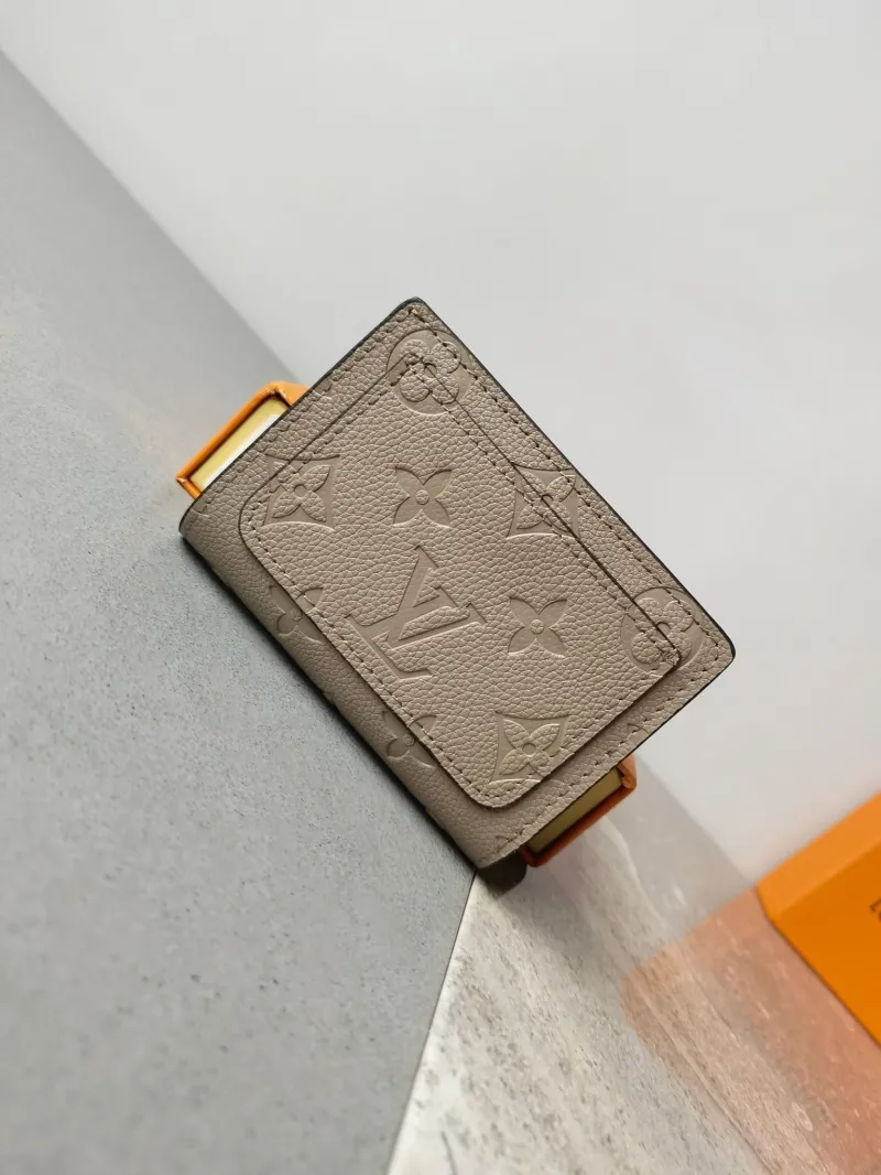 Alternative view of LV Wallets-711