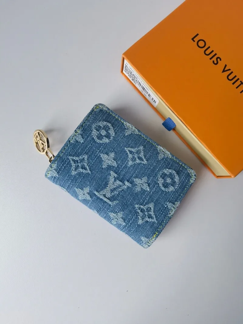 Alternative view of LV Wallets-715