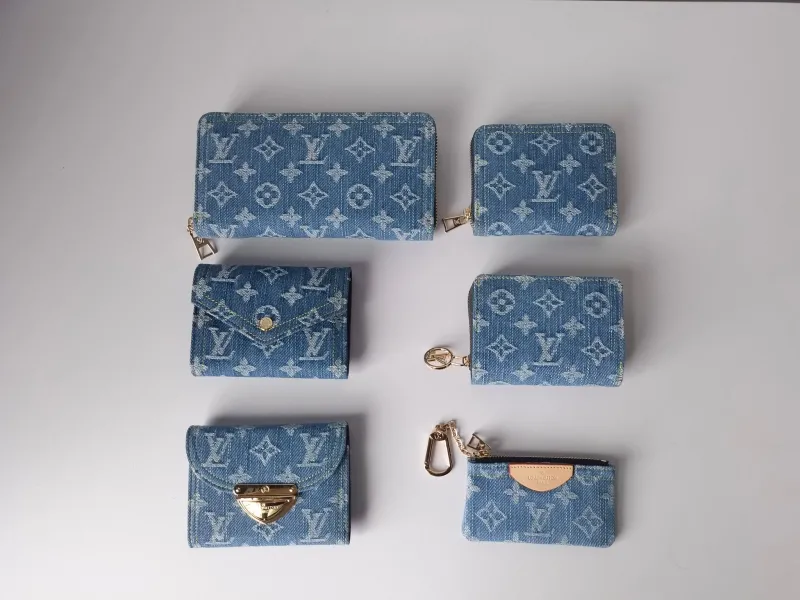 Alternative view of LV Wallets-717