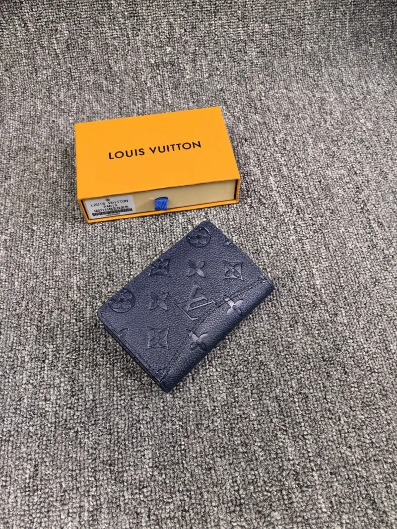 Alternative view of LV Wallets-718