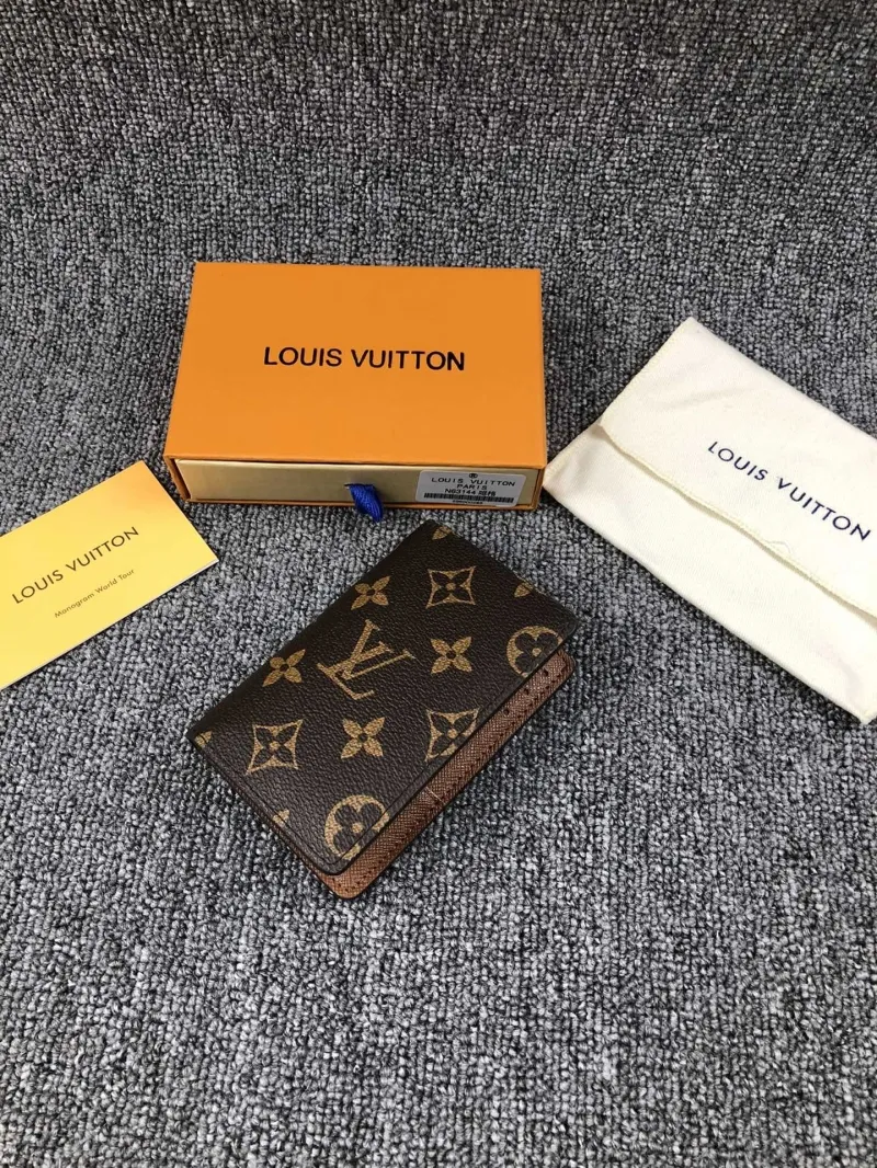 Alternative view of LV Wallets-724