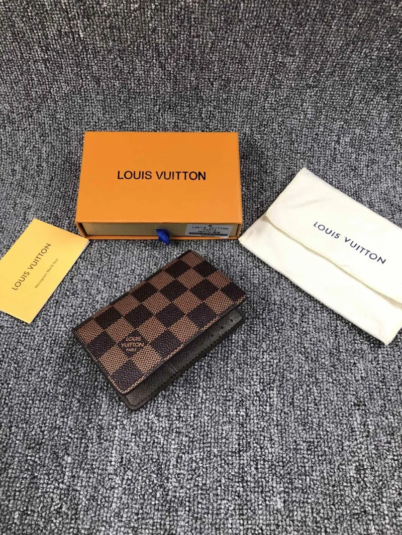 Alternative view of LV Wallets-725
