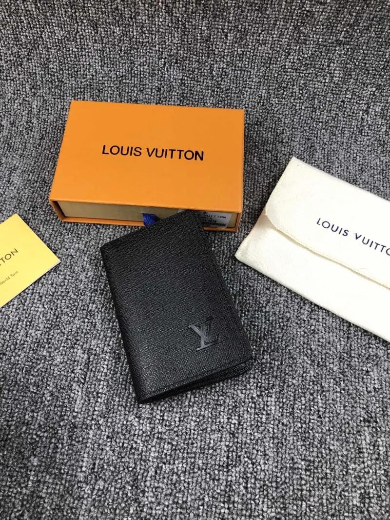 Alternative view of LV Wallets-726