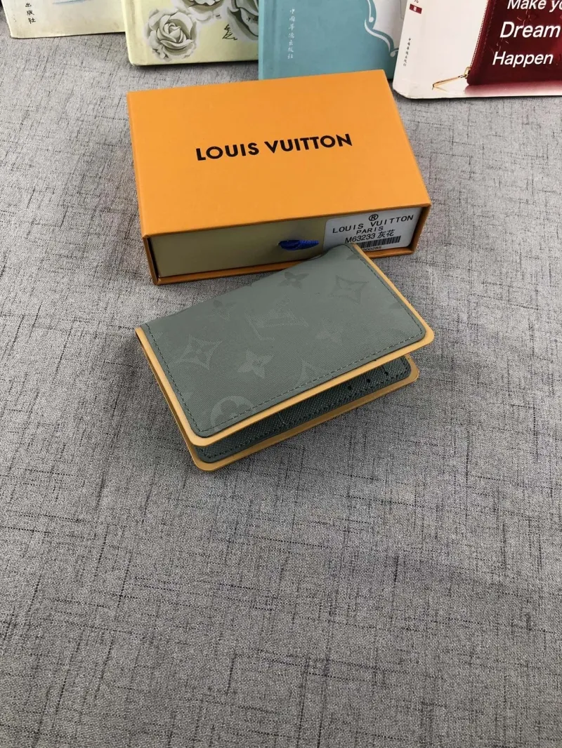 Alternative view of LV Wallets-729